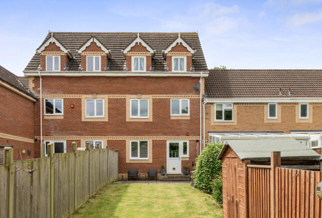 3 bed property, in Sunningdale Drive, £365,000