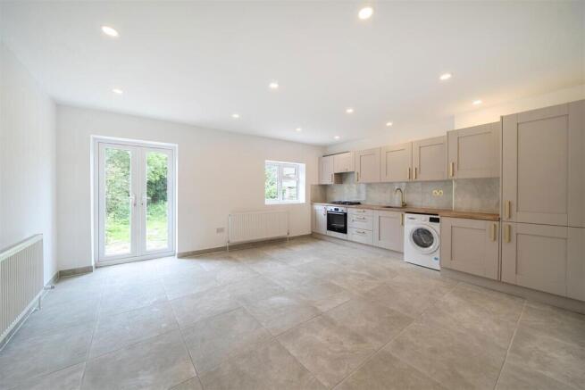 5 bed property, in West End Road, £650,000