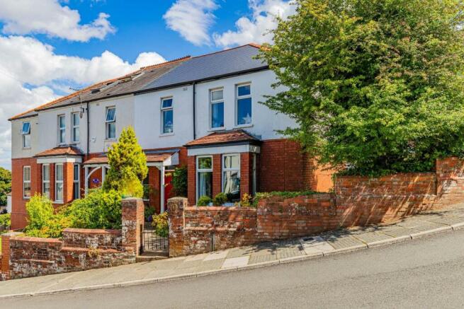 4 bed property, in St. Augustines Crescent, £650,000