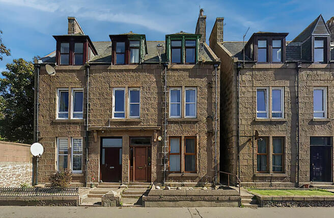 2 bed property, in Prince Street, £53,000