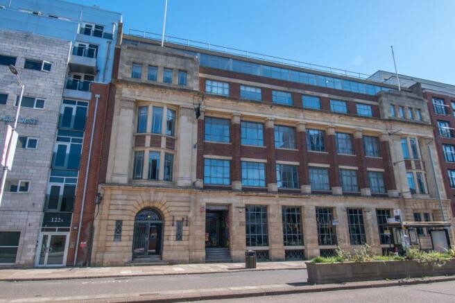 2 bed property, in Flat, £185,000