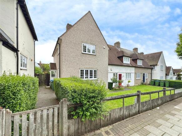 3 bed property, in Well Hall Road, £500,000