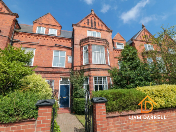 6 bed property, in Avenue Victoria, £450,000