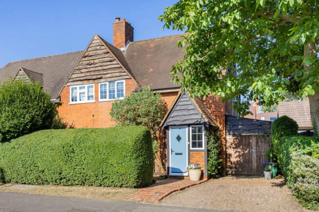 3 bed property, in Hilltop Road, £625,000