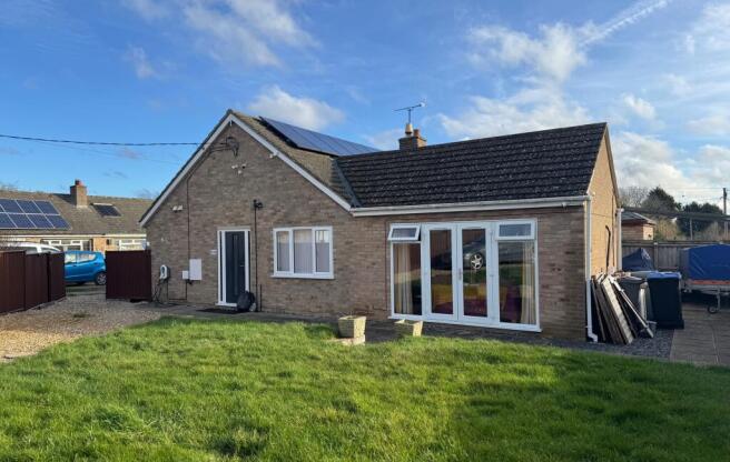 3 bed property, in Heyford Close, £400,000