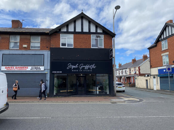 2 bed property, in 52 Whitby Road, £70,000