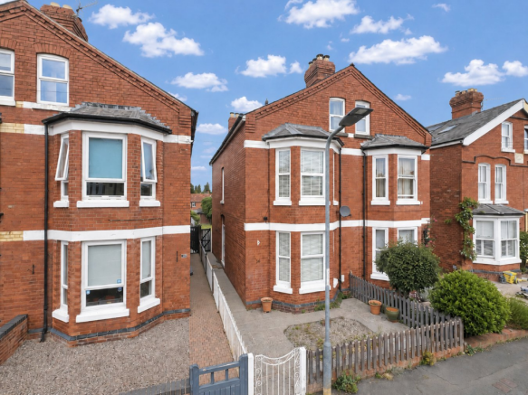 4 bed property, in Tower Road, £435,000