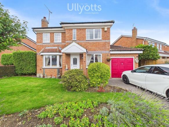 4 bed property, in Whitelands, £300,000
