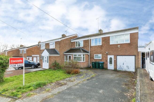 4 bed property, in Buckfast Close, £290,000