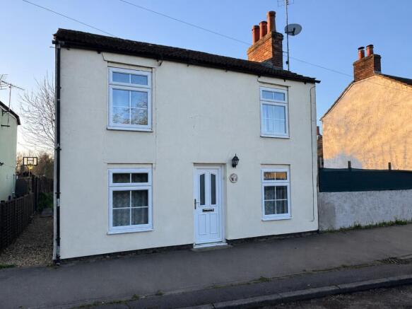 2 bed property, in Eastfield Cottage, £100,000