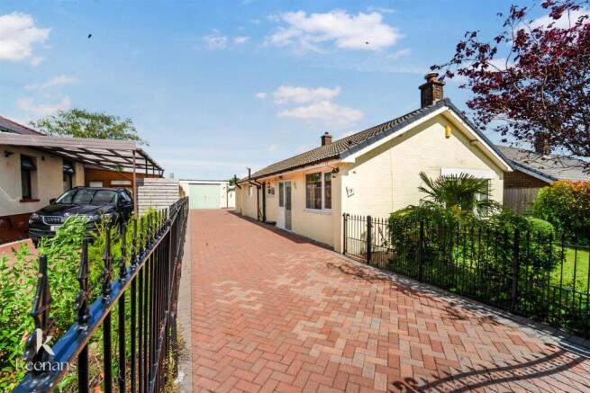 3 bed property, in St. Albans Road, £300,000