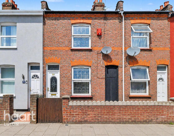 3 bed property, in Oak Road, £270,000