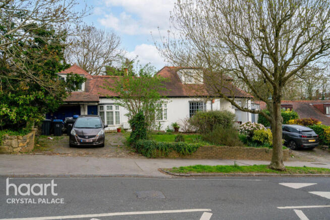 3 bed property, in Downsview Road, £600,000
