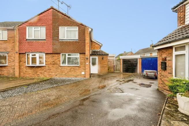 2 bed property, in Wymering Road, £325,000