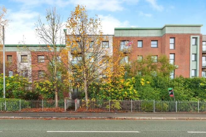 2 bed property, in Lower Hall Street, £30,000