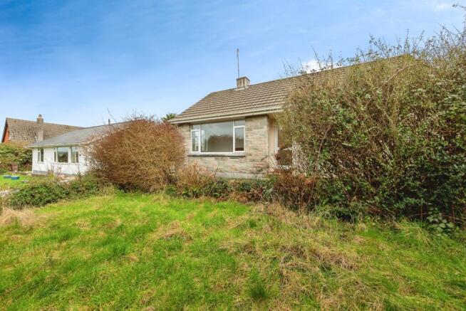 3 bed property, in Two Trees Estate, £325,000