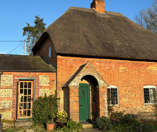 2 bed property, in Leverton Lane, £435,000