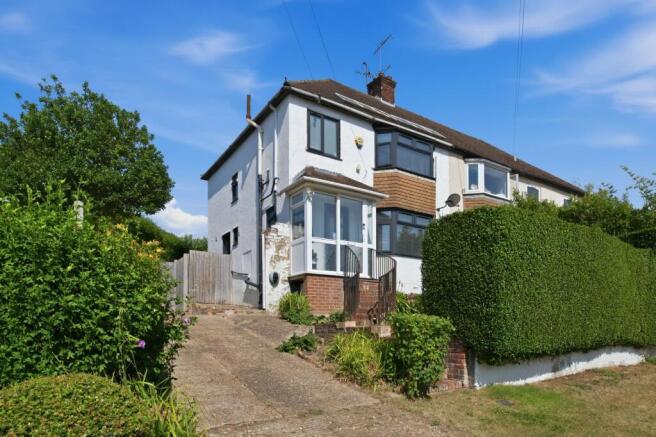 3 bed property, in Woodlands Road, £625,000