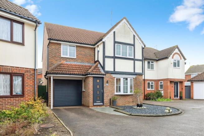 4 bed property, in Hayfield, £550,000