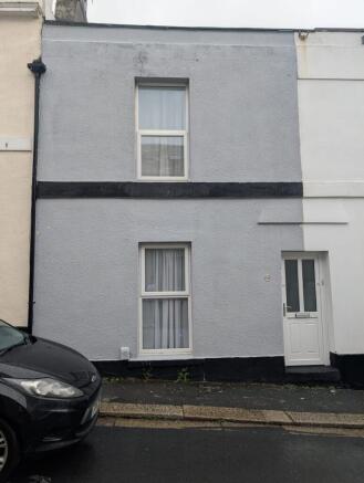 2 bed property, in Chedworth Street, £160,000