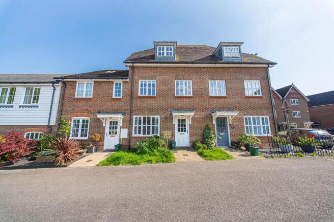 4 bed property, in Updown Hill, £400,000