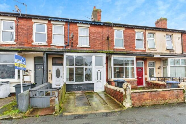 1 bed property, in Elizabeth Street, £40,000