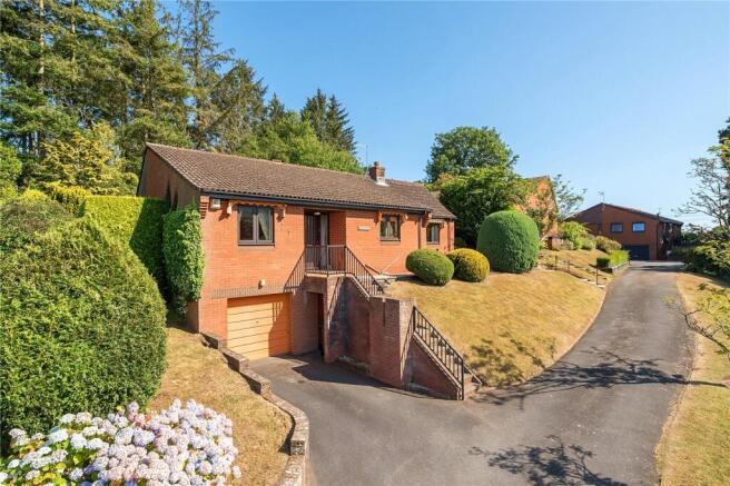 3 bed property, in Sidmount Gardens, £500,000