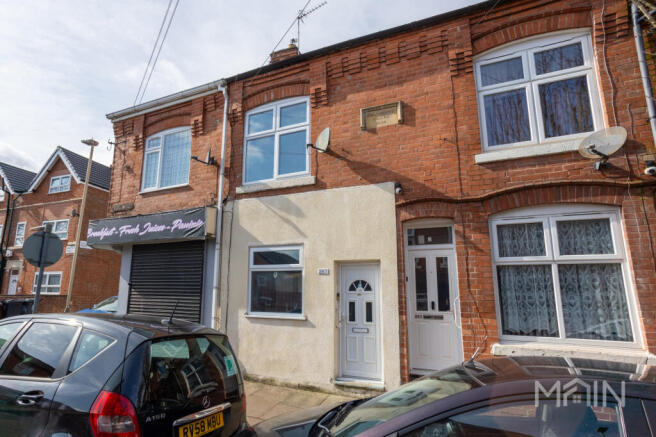 2 bed property, in Mere Road, £200,000