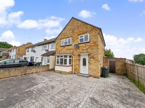 3 bed property, in Kings Road, £300,000