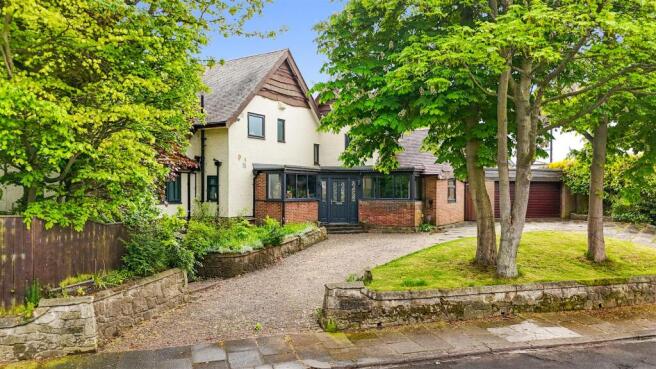 4 bed property, in Manor Road, £495,000