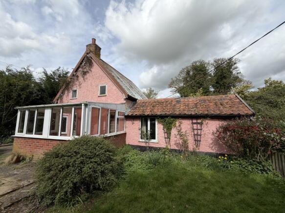 2 bed property, in Cobbs Cottage, £180,000