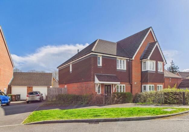 3 bed property, in Heighes Drive, £470,000