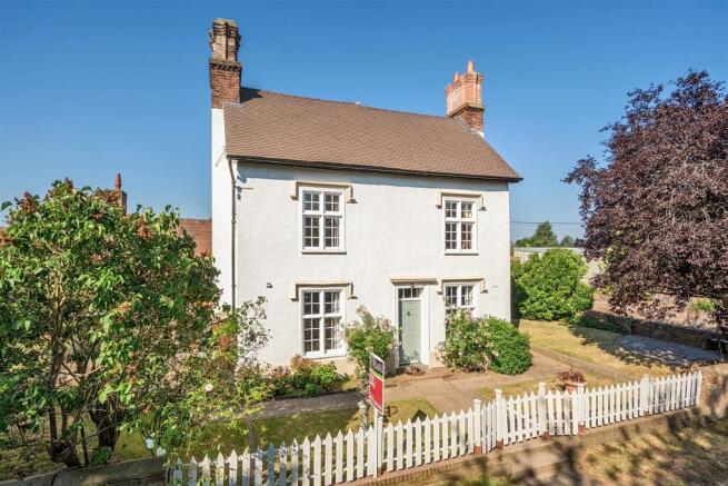 4 bed property, in Cantlop Grange, £525,000