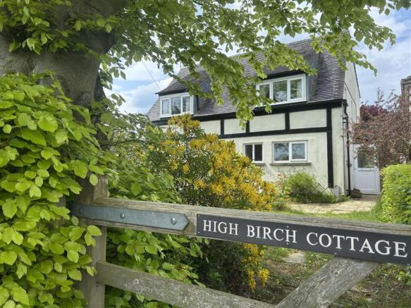 3 bed property, in Gawsworth Road, £495,000
