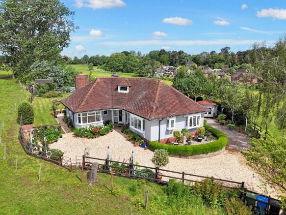3 bed property, in Bridgnorth Road, £685,000