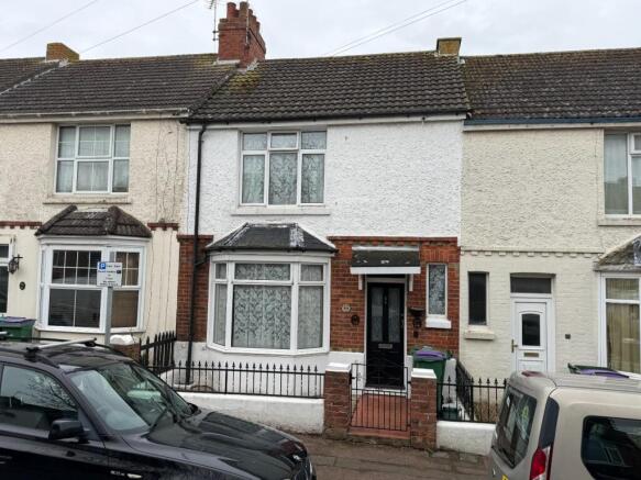 2 bed property, in Garden Road, £200,000