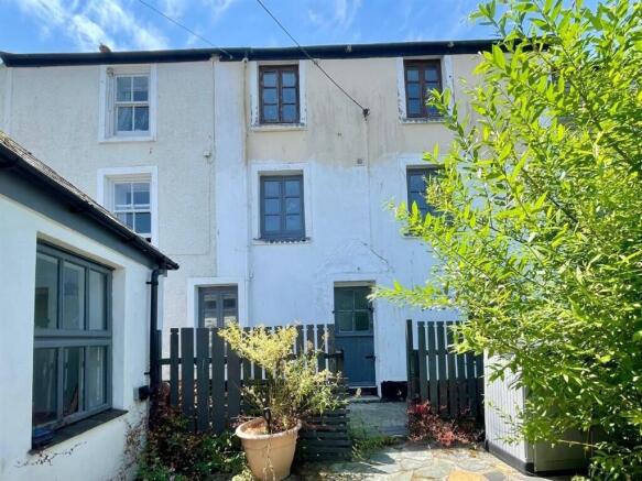 5 bed property, in River Terrace, £164,000