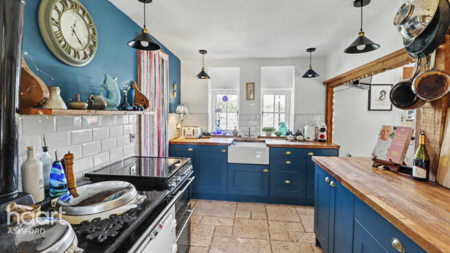 5 bed property, in Great Chart, £900,000