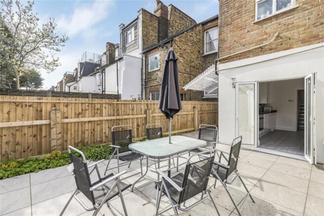 3 bed property, in Wandsworth Bridge Road, £675,000