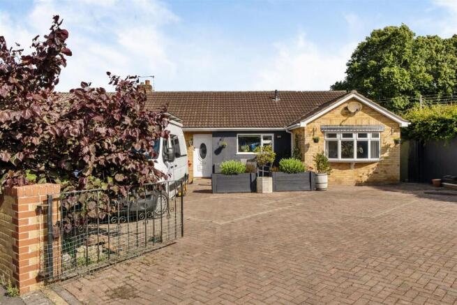 4 bed property, in Gregorys Tyning, £425,000