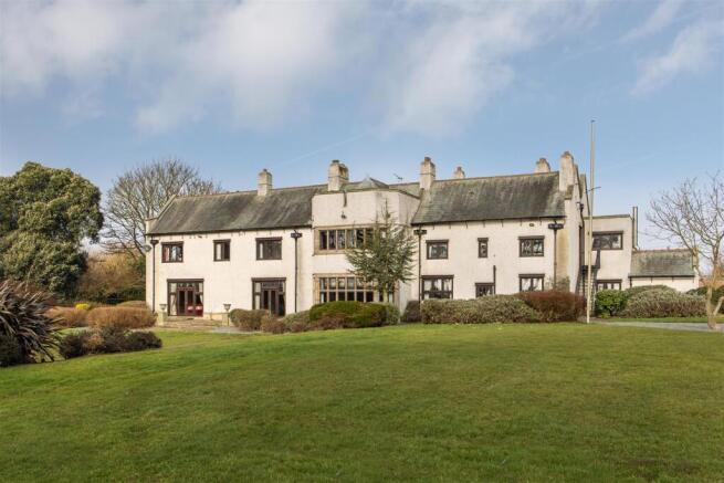 12 bed property, in Timoneer Drive, £1,400,000