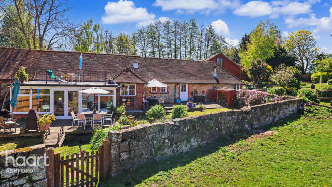 5 bed property, in Great Chart, £900,000
