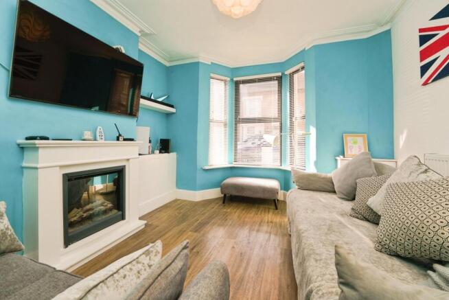 3 bed property, in Jersey Road, £220,000
