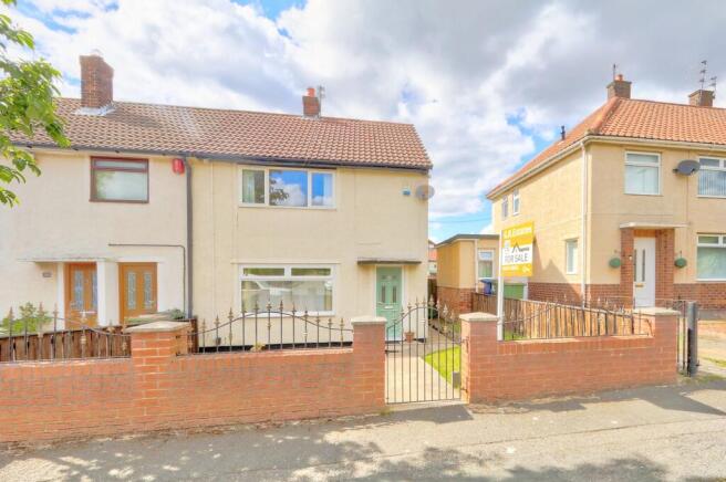 2 bed property, in Keats Road, £100,000