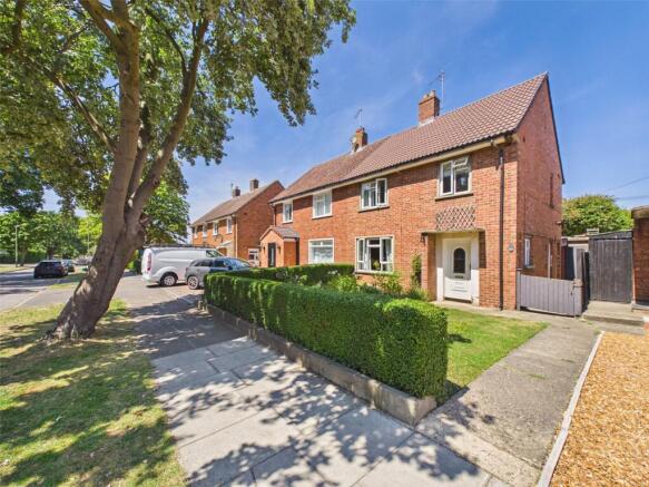 3 bed property, in Cromwell Road, £290,000