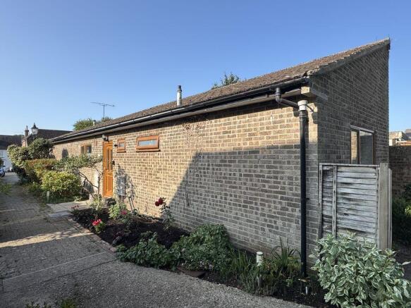 2 bed property, in The Croft, £375,000