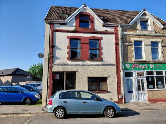 5 bed property, in Gwern Avenue, £270,000