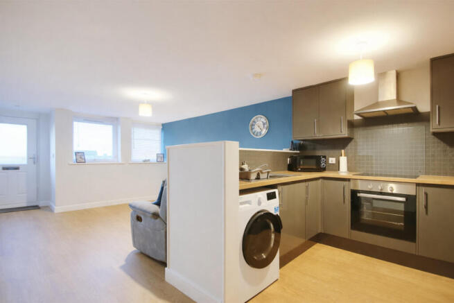 2 bed property, in Ellis Road, £100,000
