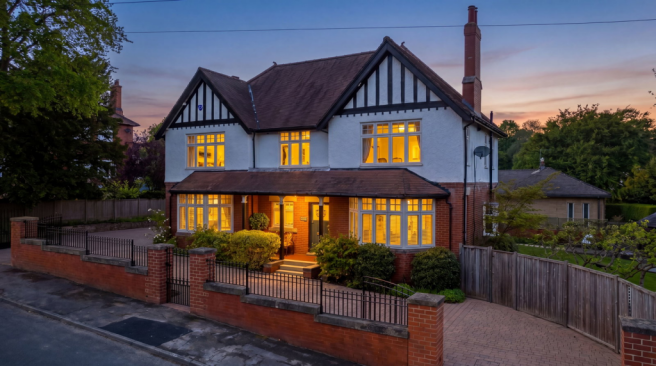 5 bed property, in Warwick House, £2,000,000