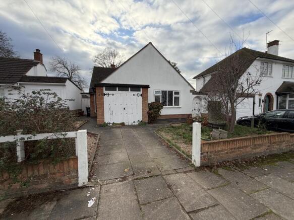 2 bed property, in Oakside Crescent, £295,000
